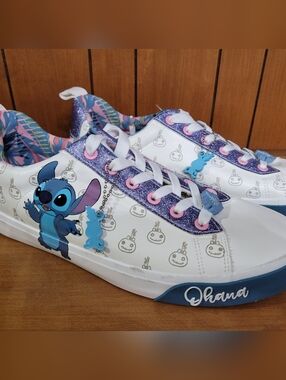 Disney Lilo & Stitch Womes Size 9 Stitch Low Top Court Sneakers Lace Up Shoe